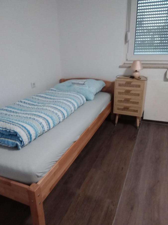 Nguyen Le 3 Schlafzimmer, 7 Bette,Dusche, 2 Wc , Kueche Ab 2 Uebernachtungen 诺伊基希 外观 照片