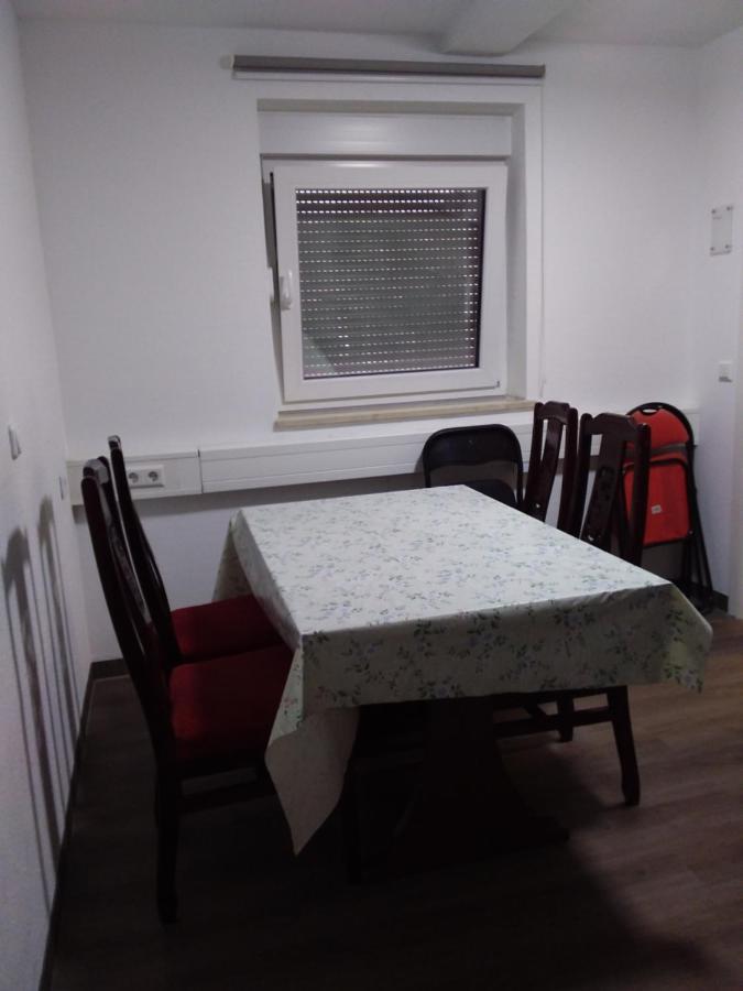 Nguyen Le 3 Schlafzimmer, 7 Bette,Dusche, 2 Wc , Kueche Ab 2 Uebernachtungen 诺伊基希 外观 照片