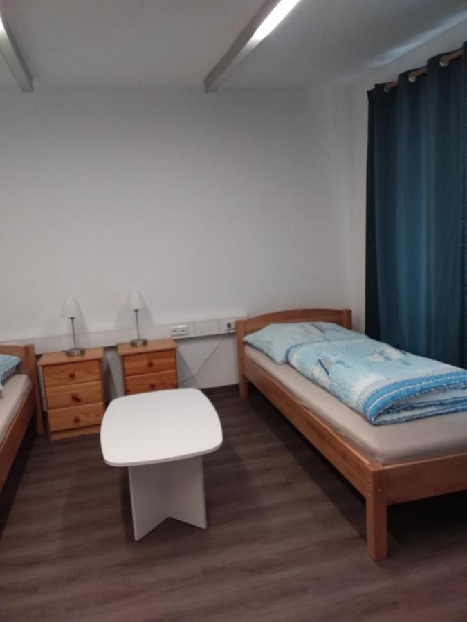 Nguyen Le 3 Schlafzimmer, 7 Bette,Dusche, 2 Wc , Kueche Ab 2 Uebernachtungen 诺伊基希 外观 照片