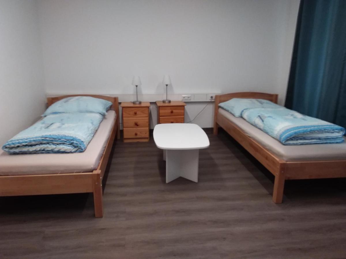 Nguyen Le 3 Schlafzimmer, 7 Bette,Dusche, 2 Wc , Kueche Ab 2 Uebernachtungen 诺伊基希 外观 照片