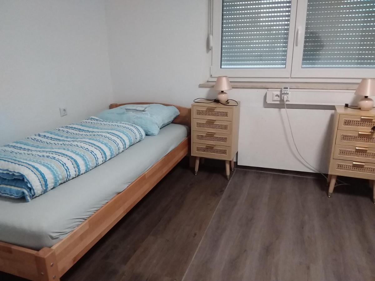 Nguyen Le 3 Schlafzimmer, 7 Bette,Dusche, 2 Wc , Kueche Ab 2 Uebernachtungen 诺伊基希 外观 照片