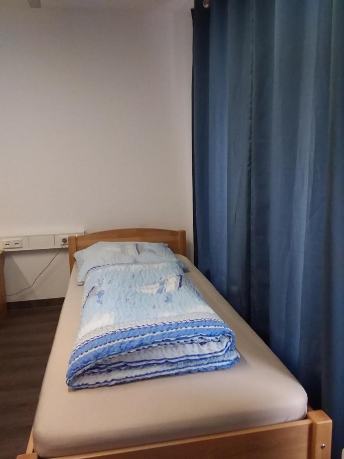 Nguyen Le 3 Schlafzimmer, 7 Bette,Dusche, 2 Wc , Kueche Ab 2 Uebernachtungen 诺伊基希 外观 照片