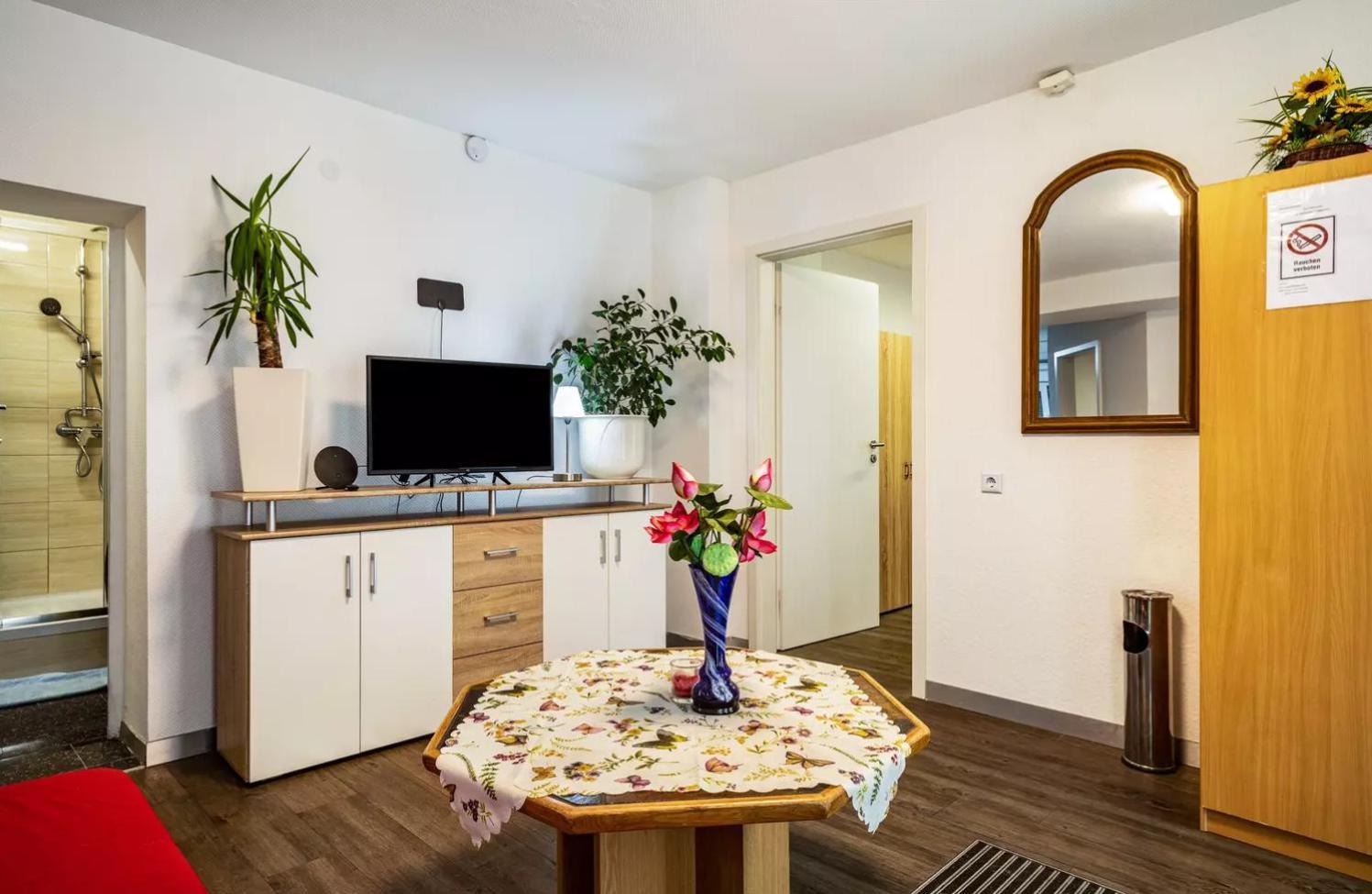 Nguyen Le 3 Schlafzimmer, 7 Bette,Dusche, 2 Wc , Kueche Ab 2 Uebernachtungen 诺伊基希 外观 照片